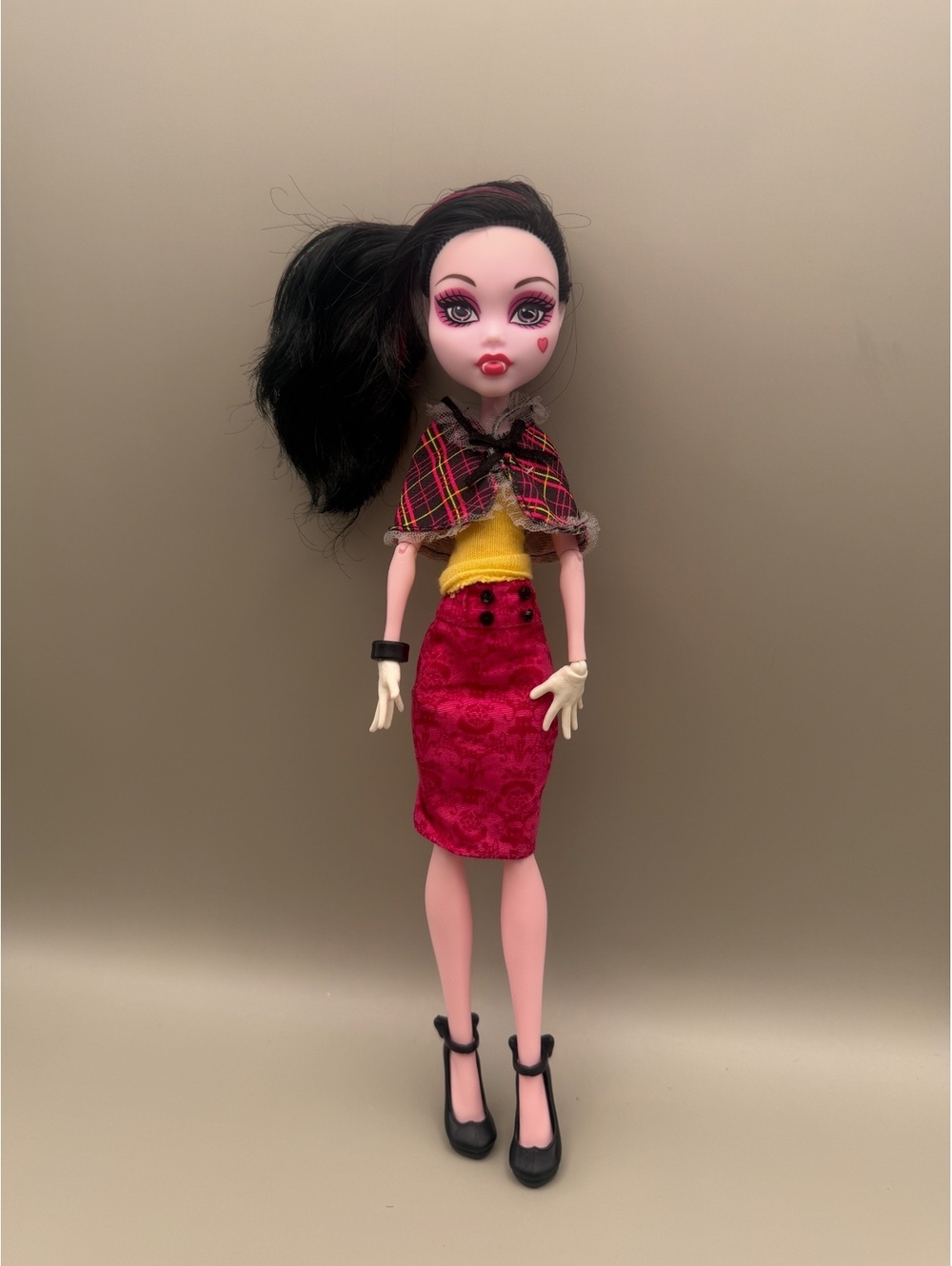 Monster High I Love Shoes Draculaura Fashion Doll.